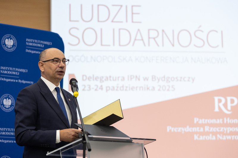 Konferencja naukowa o NSZZ „Solidarność”. Na zdj. zastępca prezesa IPN dr Mateusz Szpytma – Bydgoszcz, 23 października 2025. Fot. Roman Jocher