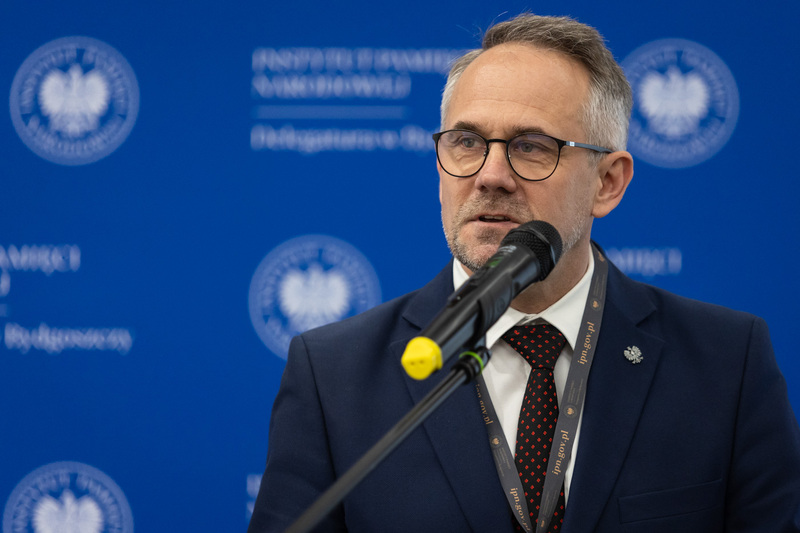 Konferencja naukowa o NSZZ „Solidarność”. Na zdj. dyrektor gdańskiego oddziału IPN dr Marek Szymaniak – Bydgoszcz, 23 października 2025. Fot. Roman Jocher