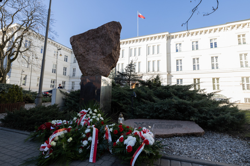 Złożenie kwiatów pod obeliskiem upamiętniającym Bydgoski Marzec ’81