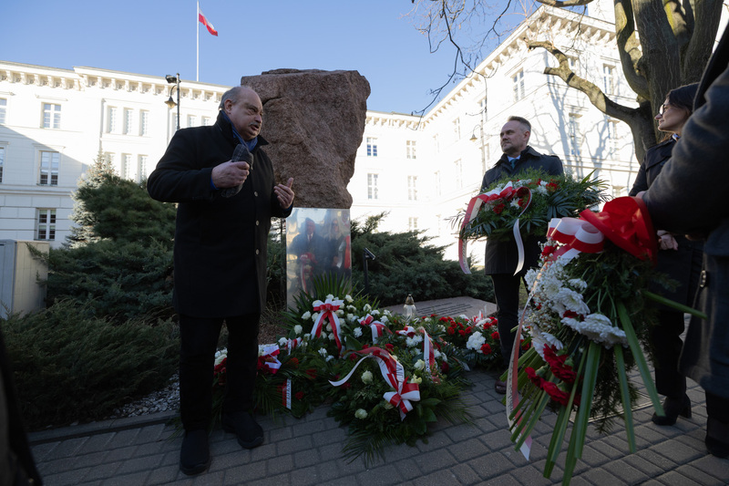 Złożenie kwiatów pod obeliskiem upamiętniającym Bydgoski Marzec ’81
