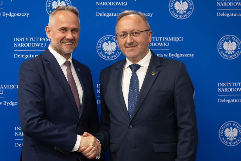 Zastępca prezesa IPN dr hab. Karol Polejowski, dyrektor Oddziału IPN w Gdańsku Marek Szymaniak, fot. Roman Jocher.