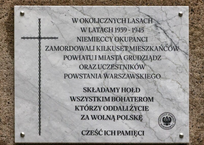 Nowa tablica na pomniku, fot. Roman Jocher