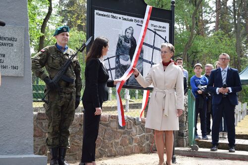 Uroczystości upamiętniające ofiary obozu w Smukale, fot. Regina Dąbkowska.