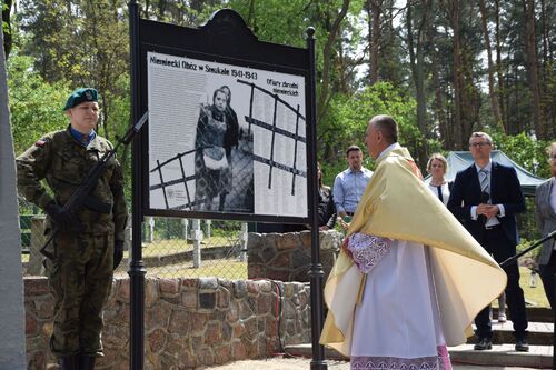 Uroczystości upamiętniające ofiary obozu w Smukale, fot. Regina Dąbkowska.