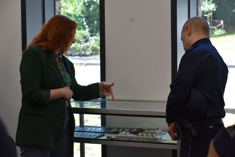 Wizyta funkcjonariuszy policji w bydgoskiej delegaturze, na zdjęciu Justyna Kęska, fot. Grażyna Czechowicz.