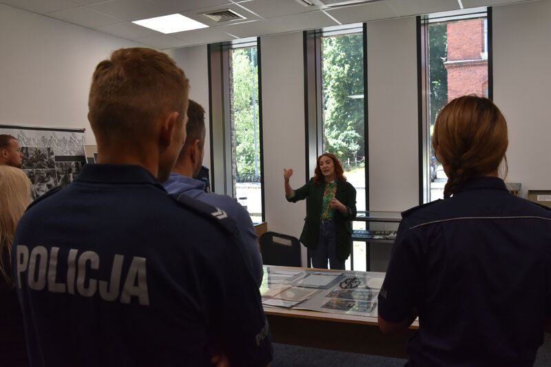 Wizyta funkcjonariuszy policji w bydgoskiej delegaturze, na zdjęciu Justyna Kęska, fot. Grażyna Czechowicz.