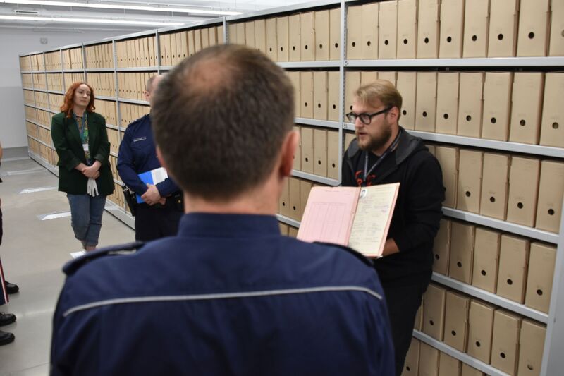 Wizyta funkcjonariuszy policji w bydgoskiej delegaturze, na zdjęciu Mateusz Szłapka, fot. Grażyna Czechowicz.