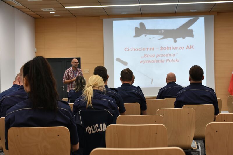 Wizyta funkcjonariuszy policji w bydgoskiej delegaturze, na zdjęciu Mirosław Sprenger, fot. Grażyna Czechowicz.