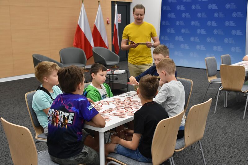 Bydgoskie półkolonie w delegaturze Instytutu Pamięci Narodowej, na zdjęciu Jakub Topolewski, fot. Patryk Malendowicz.