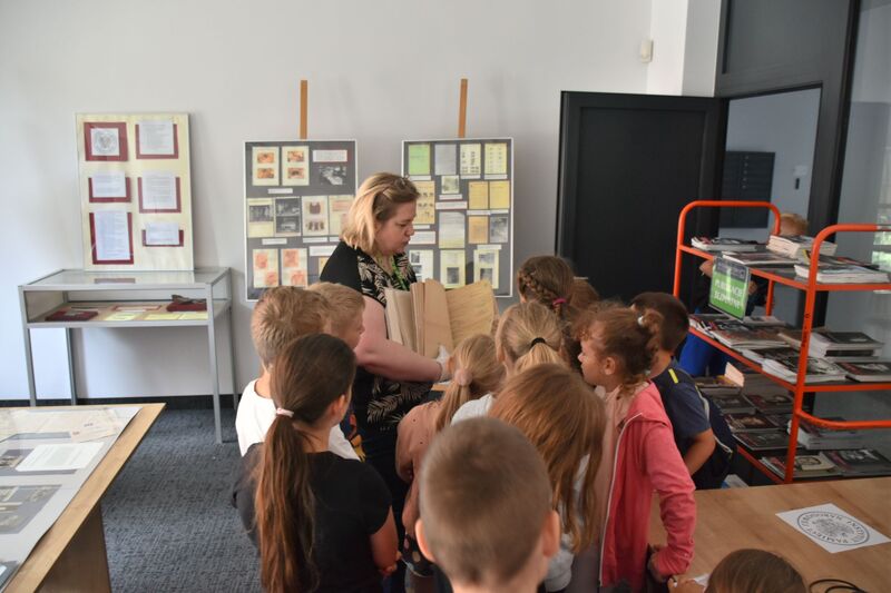 Bydgoskie półkolonie w delegaturze Instytutu Pamięci Narodowej, na zdjęciu Karolina Marciniak, fot. Patryk Malendowicz.