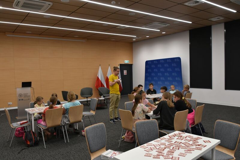 Bydgoskie półkolonie w delegaturze Instytutu Pamięci Narodowej, na zdjęciu Jakub Topolewski, fot. Patryk Malendowicz.