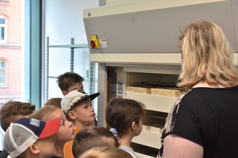 Bydgoskie półkolonie w delegaturze Instytutu Pamięci Narodowej, na zdjęciu Karolina Marciniak, fot. Patryk Malendowicz.