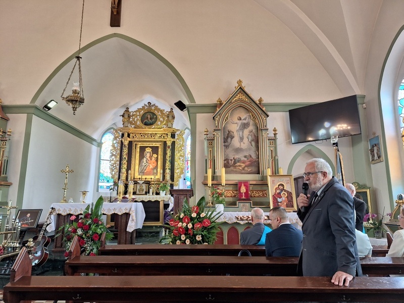 Pogrzeb Adama Jerzego Drąga - przemawia Andrzej Adamczyk, przyjaciel i współpracownik z działalności opozycyjnej, fot. Mirosław Golon.