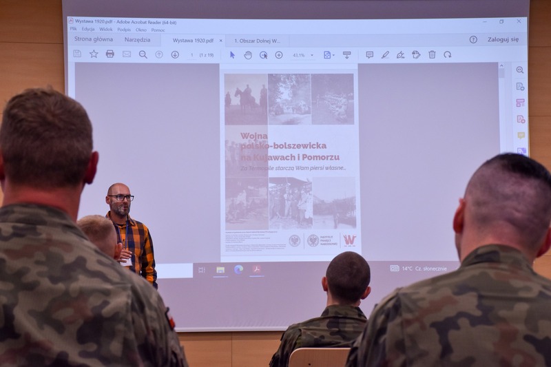 Wizyta przedstawicieli Wojsk Obrony Terytorialnej, fot. IPN.