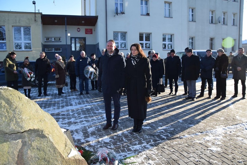 Odsłonięcie tablicy pamiątkowej kpt. Wiktora Rossy
