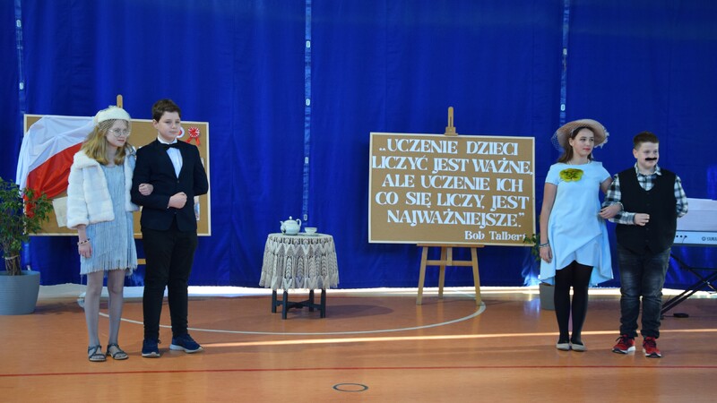 Odsłonięcie tablicy pamiątkowej kpt. Wiktora Rossy